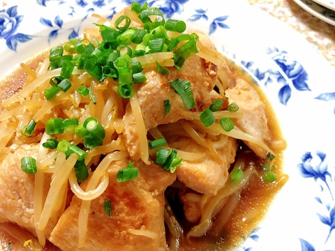 節約♡醤油麹でパサパサしない!むね肉のもやし炒め